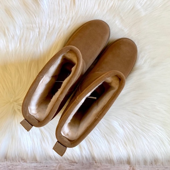 UGG Chestnut Classic Short Waterproof Boots - Picture 4 of 8